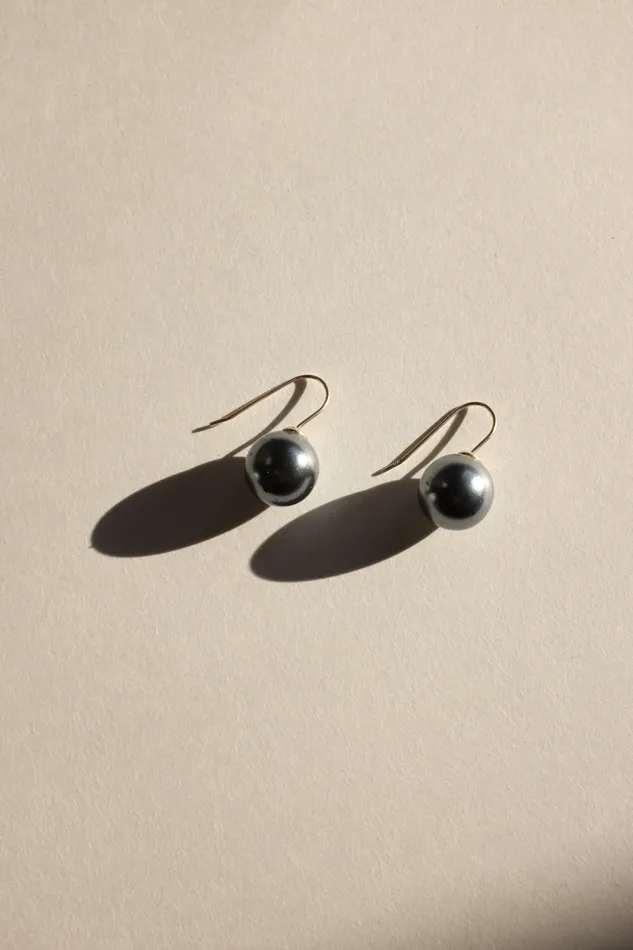 GREY DROP PEARL VINTAGE EARRINGS collectionno2 Earrings