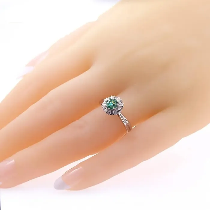 Luxus Moissanite Rings Jewelry Rings Platinum Plated Silver Halo Moissanite Ring Green 045ct Stone Trending Styles Engagement Rings